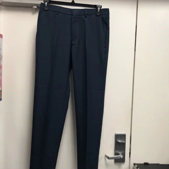 Haggar Men’s Standards Solid Gabardine Superflex Waist Flat Front Pants - Picture 5 of 8